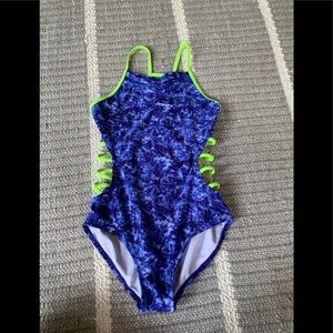 girls swimsuit